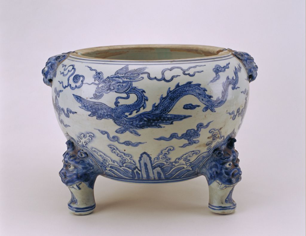 图片[1]-Blue and white dragon furnace-China Archive